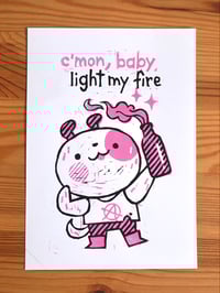 Image 4 of Light my fire - Grabado Artesanal (rosa)