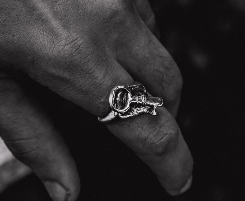 Image of Key Signet