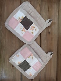 Image 2 of Pocketed Linen Potholder Set- English Garden 