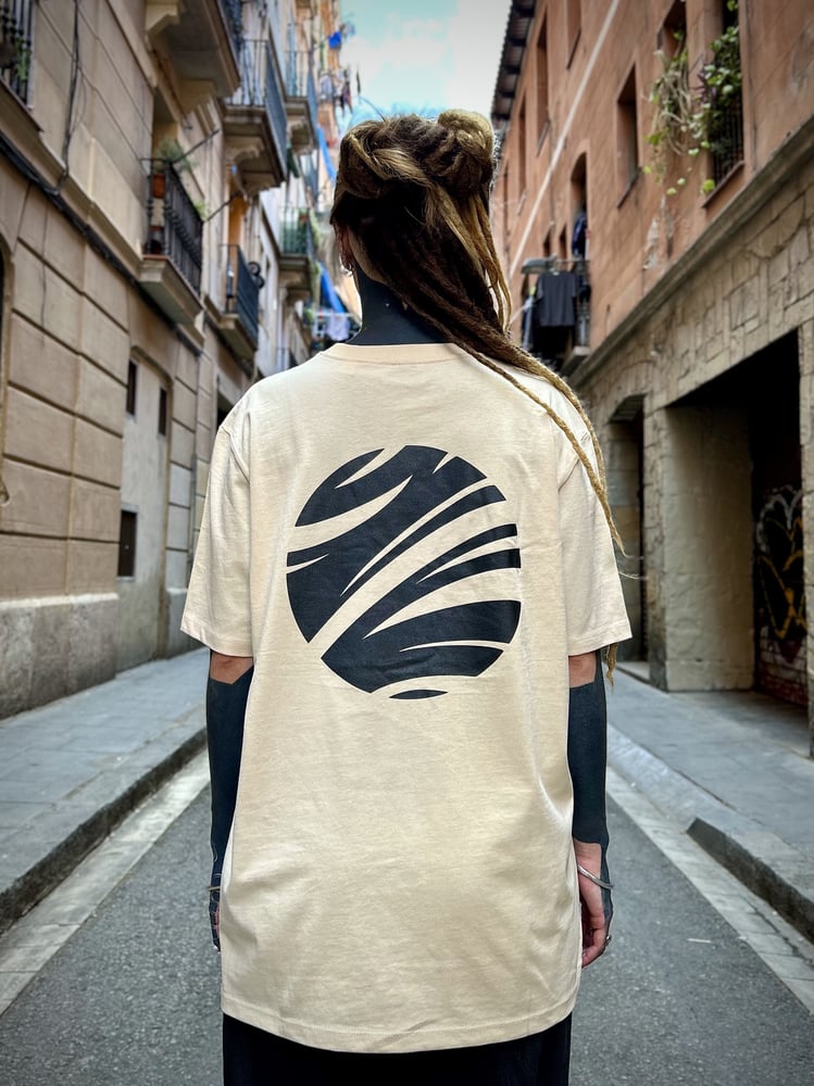 Image of Beige t-shirt - Jotatattooer