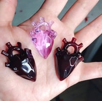 LARGE CRYSTAL ANATOMICAL HEARTS