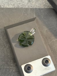 dark green sparkly clover