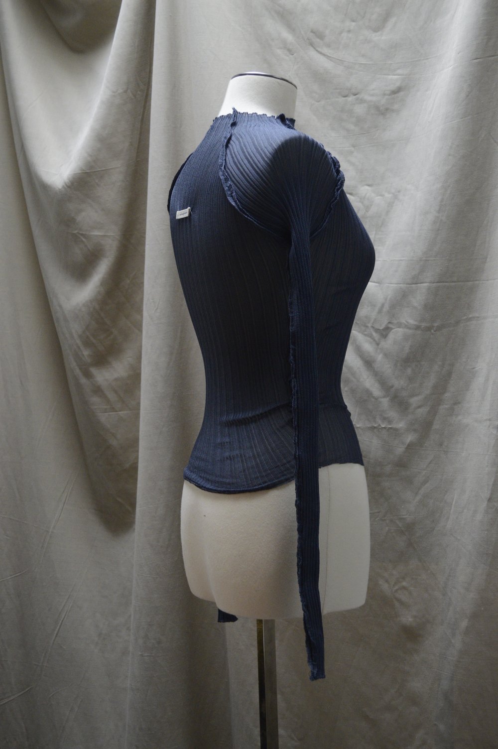 Thin jumper