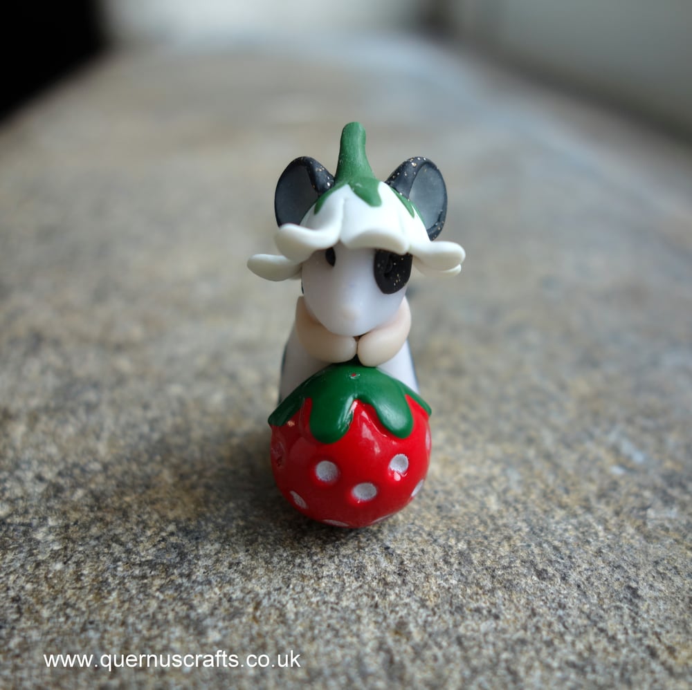 Wee Fancy Mouse with Strawberry Bell