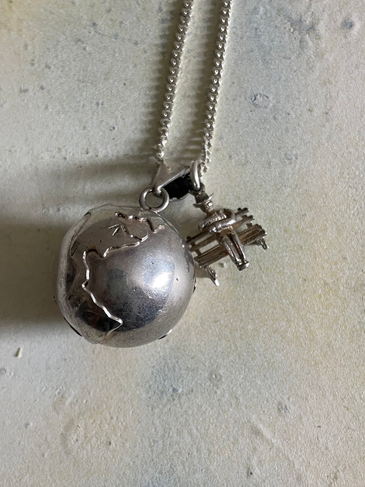 Image of Vintage necklace “sitting on top of the world”