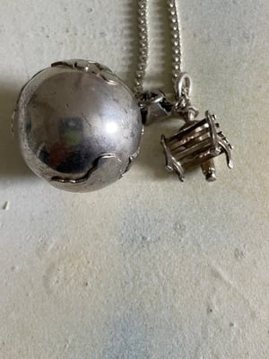 Image of Vintage necklace “sitting on top of the world”