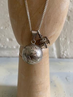 Image of Vintage necklace “sitting on top of the world”