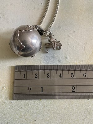 Image of Vintage necklace “sitting on top of the world”