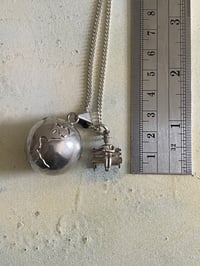 Image 6 of Vintage necklace “sitting on top of the world”