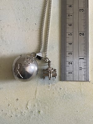 Image of Vintage necklace “sitting on top of the world”