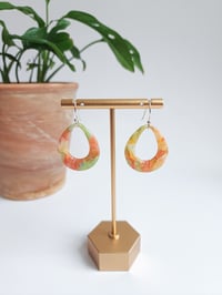 Image 1 of Peach Marble Margerys 
