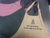 Image 5 of DELANTAL QUE DIOS BENDIGA LO QUE CAIGA EN LA BARRIGA 