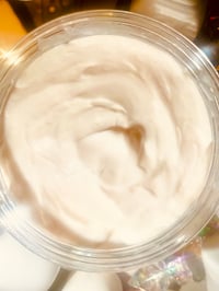 Image 3 of Marshmallow Crush Luxurious Body Créme 