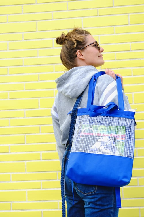 Image of Ghostbag format medium - rose fushia bretelles bleues