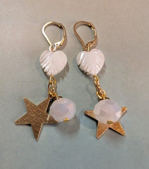 Image of BRACELETS! ~ Pearlescent Shells & Golden Stars Bauble Bracelet 