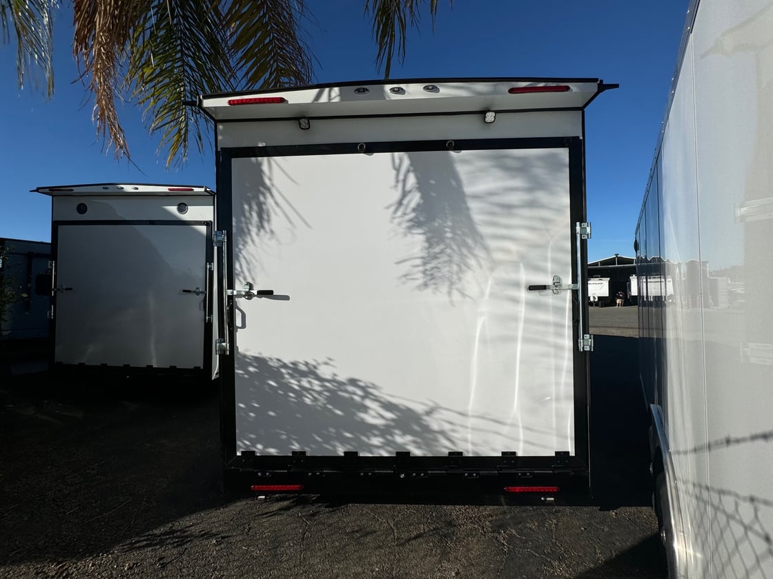Image of 22'x106''x8' Enclosed