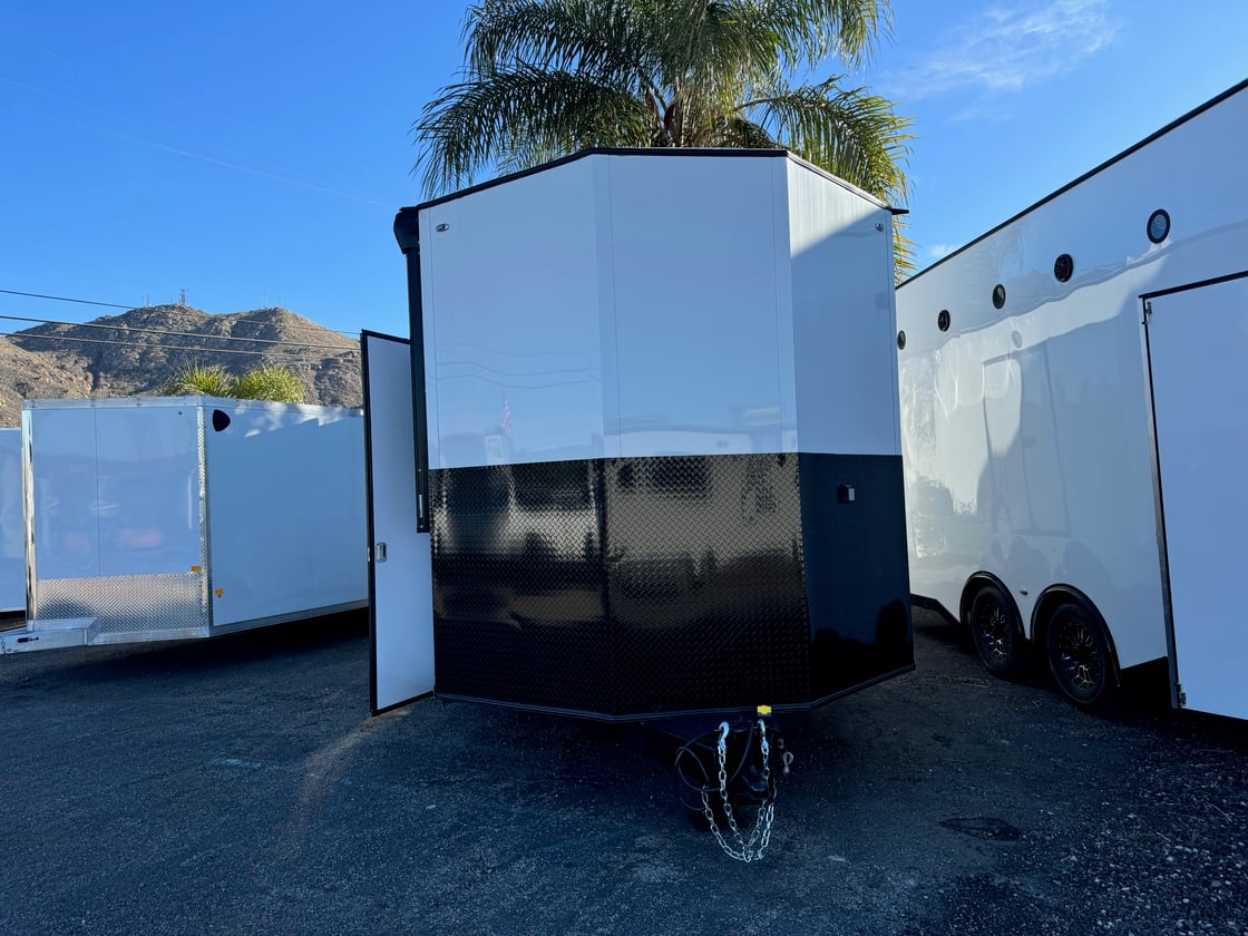 Image of 22'x106''x8' Enclosed
