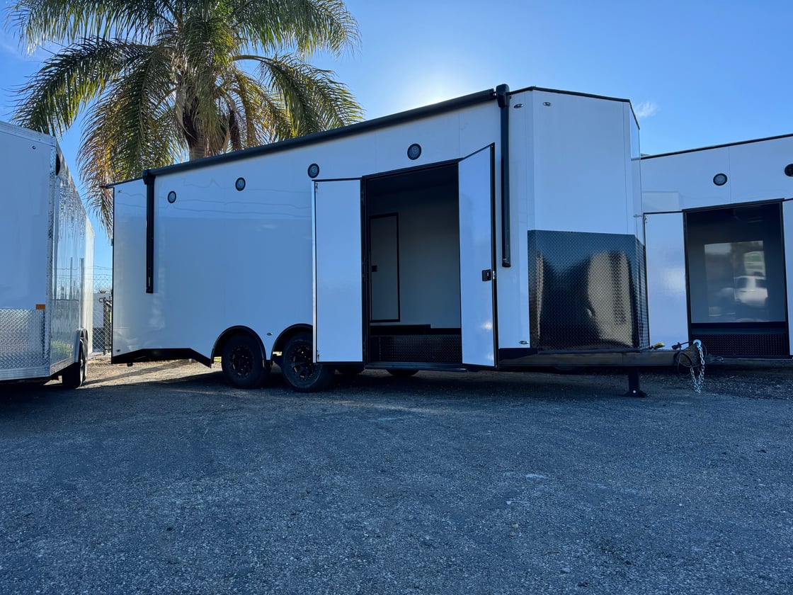 Image of 22'x106''x8' Enclosed