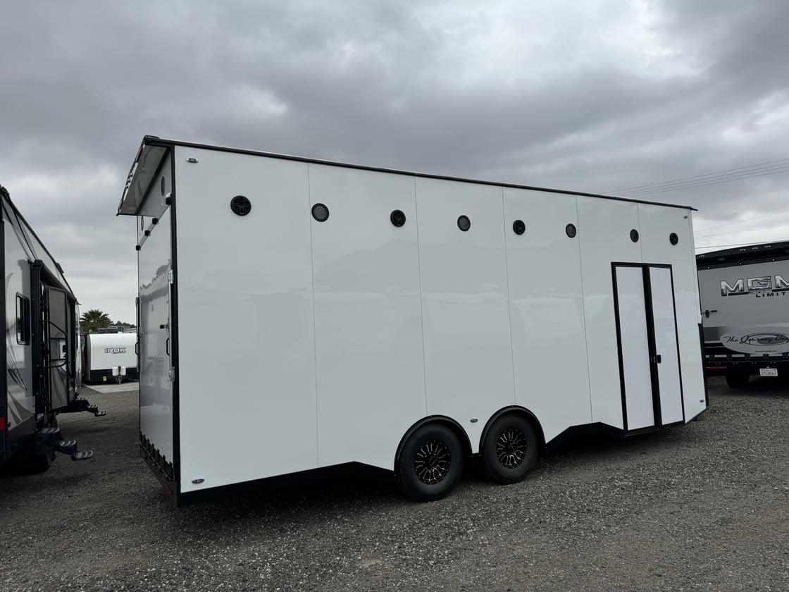 Image of 24'x106''X9' Enclosed