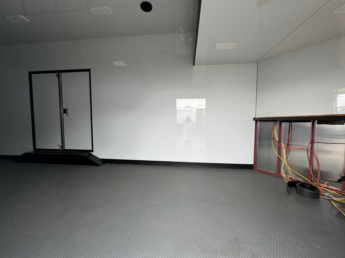 Image of 24'x106''X9' Enclosed