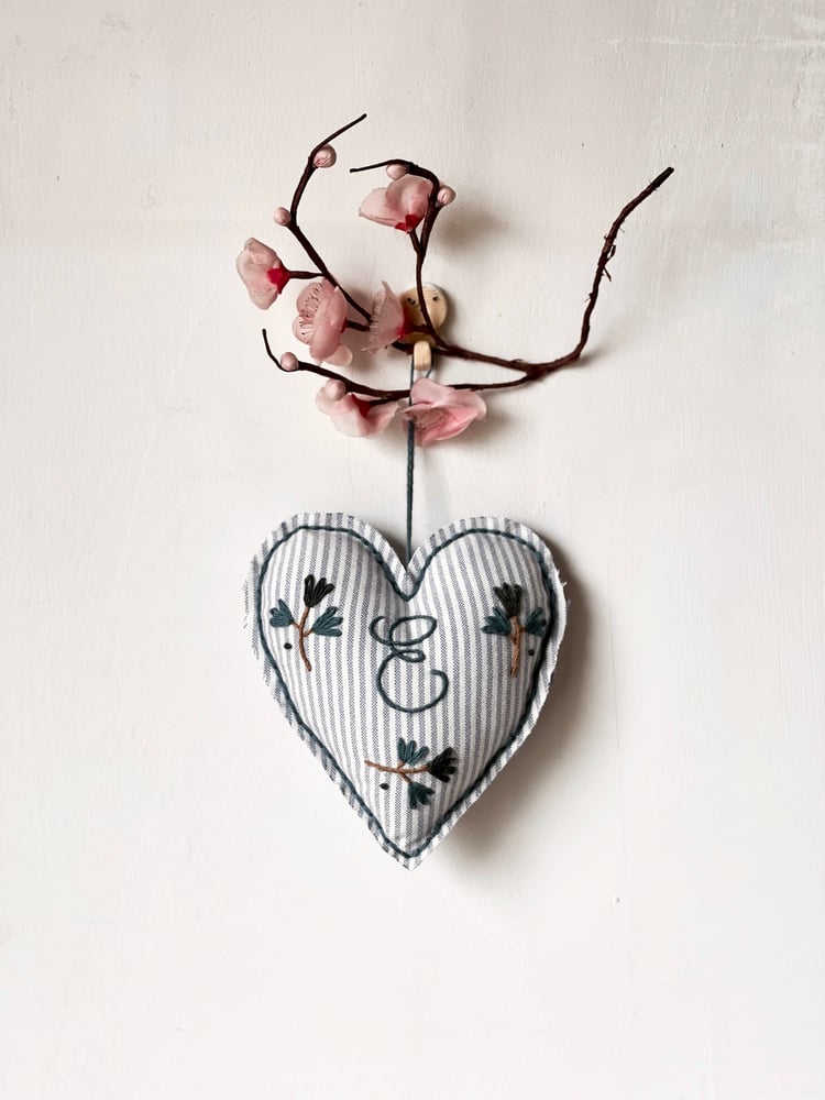 Image of Broderie - Coeur bleu initiale - Personnalisable 
