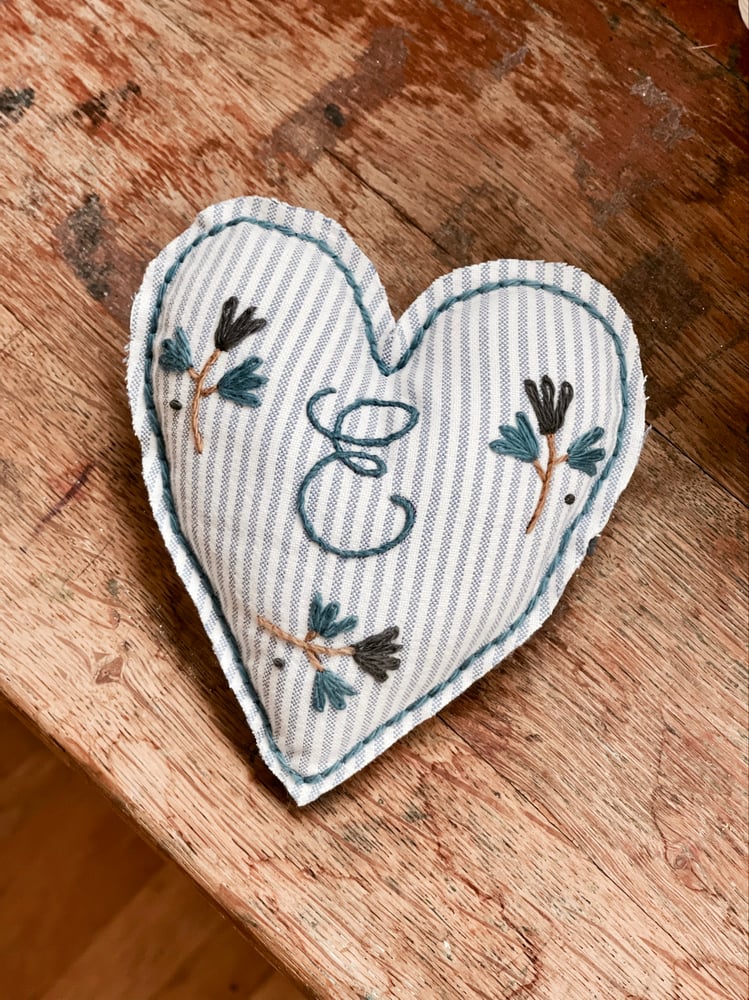 Image of Broderie - Coeur bleu initiale - Personnalisable 