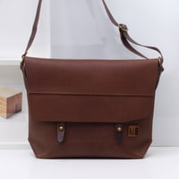 Image 1 of Classic Messenger Medium in vintage reddish brown