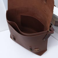 Image 5 of Classic Messenger Medium in vintage reddish brown