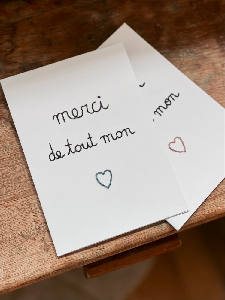 Image of Carte brodée - Merci de tout mon cœur bleu ou rose - Cadeau fin d’année maîtresse 