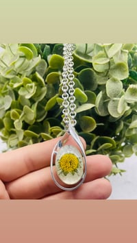 Daisy Leaf drop Pendant 
