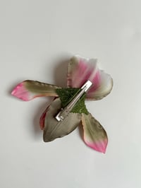 Image 2 of emerald lady slipper orchid clip