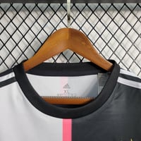 Image 4 of Retro Juventus Home 19-20