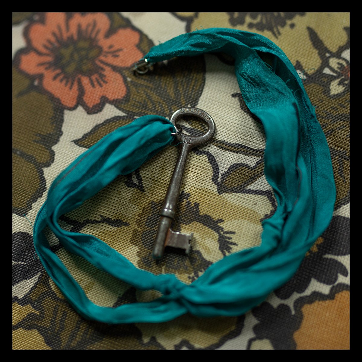 Large Sargent skeleton key on knotted silk "Turquoise" cord