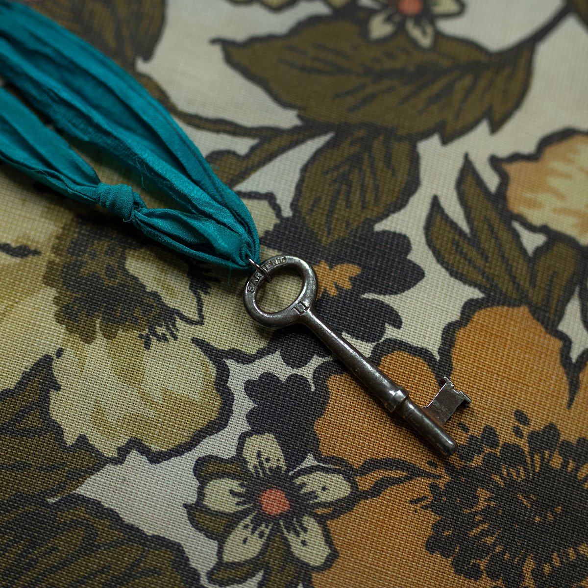 Large Sargent skeleton key on knotted silk "Turquoise" cord