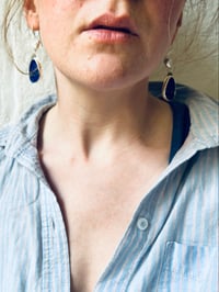 Image 3 of Ohrringe mit Lapislazuli und Keshi Perlen