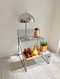 Image 2 of //VENDIDO//  MUEBLE EXPOSITOR VINTAGE DE REJILLA METÁLICA, AÑOS 80