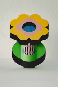 Image 2 of Launorma's paper vase