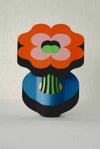 Image 3 of Launorma's paper vase