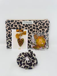 Image 6 of *CADEAU* La jolie pochette à livre, chouchou, thé et porte-clé