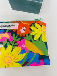 Image 2 of *CADEAU* La jolie pochette à portable, thé, et chouchou