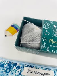 Image 2 of *CADEAU* La jolie pochette à lunettes et sa boite de thé