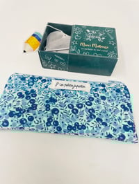 Image 4 of *CADEAU* La jolie pochette à lunettes et sa boite de thé