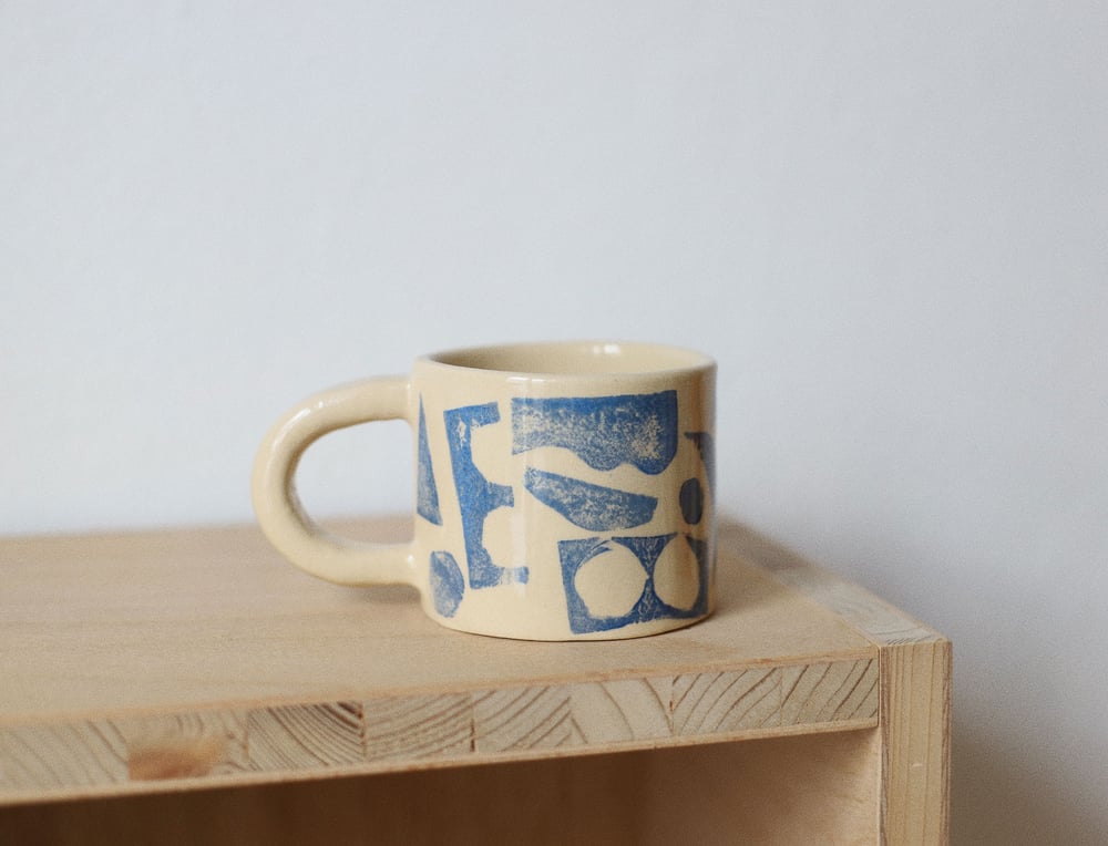 Image of BLUE SHAPES CLASSIC MUG