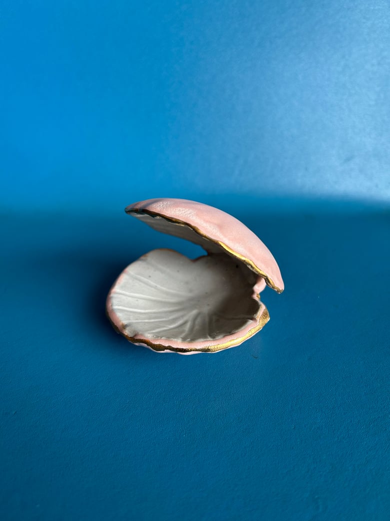 Image of Pink Shell Ring Dish (Porcerlain)