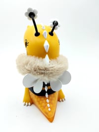 Image 3 of Umasou! Honey Bee 