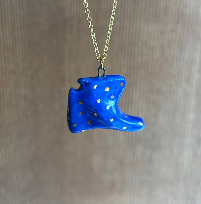 Image of Porcelain Manta Ray Necklace 