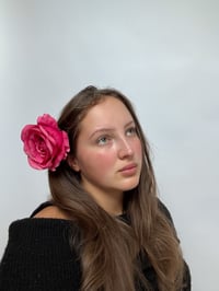 Image 3 of pink rose clip