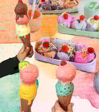 10. 06. 2025: 16:30 - 17:45 UHR: PAPPMACHE EISCREME