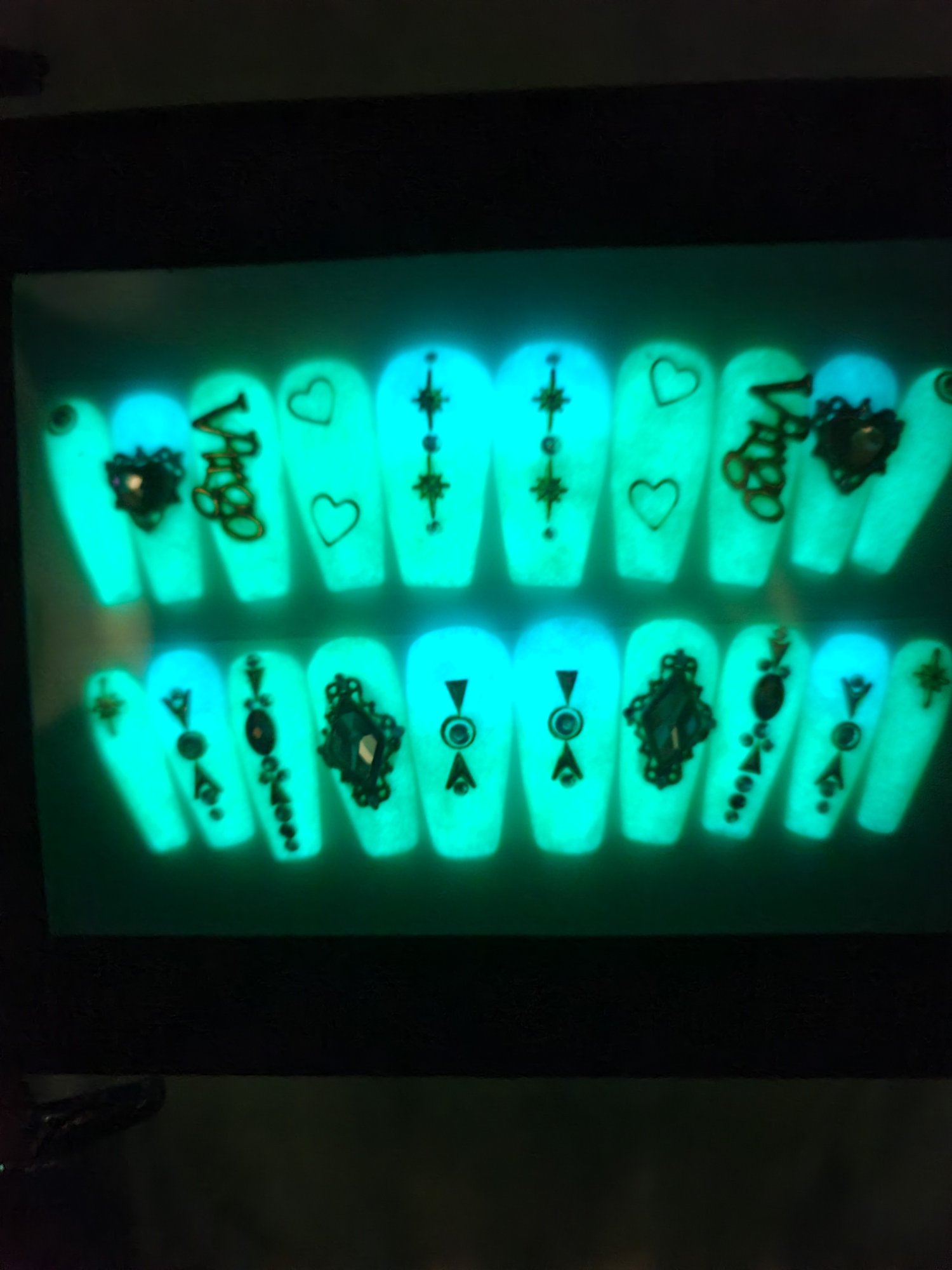 Image of Green and Gold Virgo press on nailz