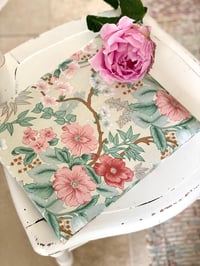 Image 1 of Nappe à fleurs 